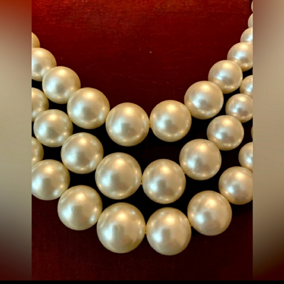 triple strand graduated pearl necklace - Picture 2 of 7